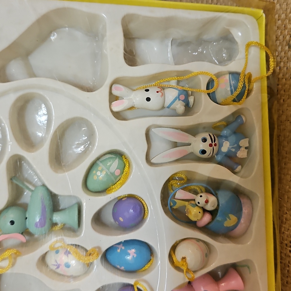 67 Vintage Hobby Lobby Mini  Easter Bunny & Egg Painted Wood Ornaments - Picture 8 of 10